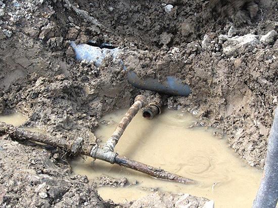 فرسودگی شبکه آب رسانی یکی از دلایل قطعی آب در کنگان