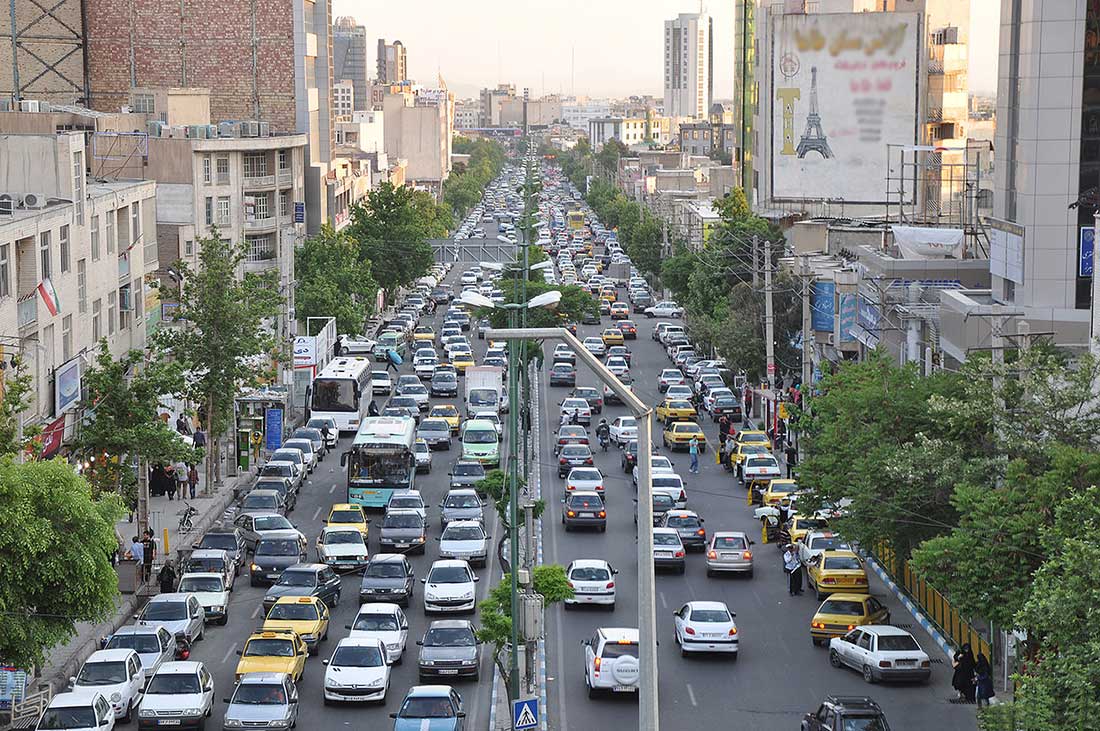 ترافیک در محورهای ارتباطی بوشهر نیمه سنگین است