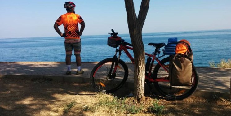 رکابزنی دوچرخه سوار کنگانی در ترکیه با شعار”سلامتی، ورزش با فرهنگ ایرانی”