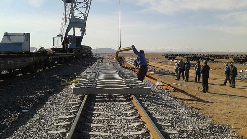 راه‌آهن بوشهر به شیراز پس از ۱۲ سال روی ریل احداث