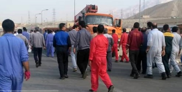 اعتراض کارگران فاز ۱۲ پارس جنوبی نسبت به عدم اجرای تعهدات پیمانکار قبلی