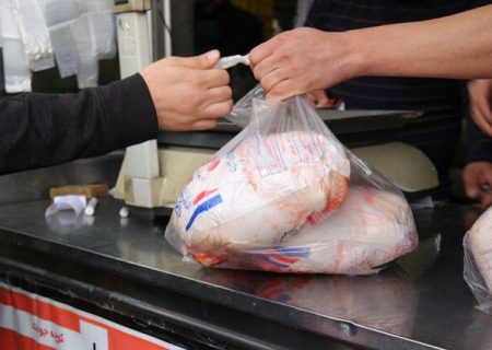 عرضه مرغ بالاتر از قیمت مصوب گرانفروشی است